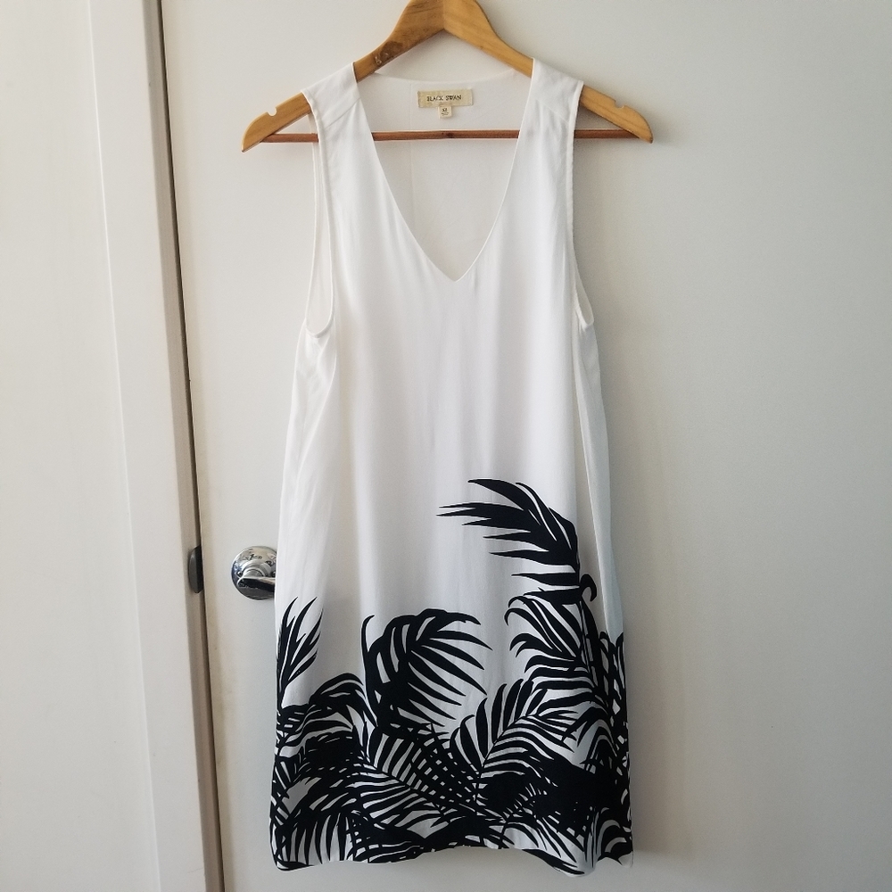 BLACK SWAN Tropical Print Tunic